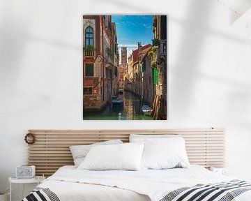 Stadsgezicht van Venetië, kanaal en klokkentoren van Stefano Orazzini