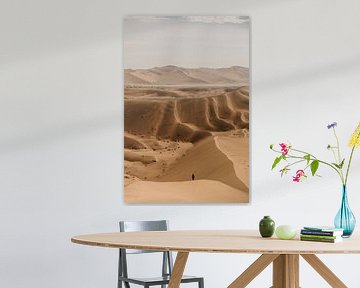 Die hügelige Landschaft des Sossusvlei in Namibia von Leen Van de Sande