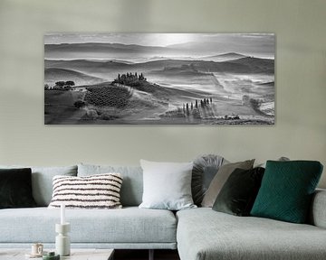 Weite Toskana Landschaft mit Nebel in schwarz weiß von Manfred Voss, Schwarz-weiss Fotografie