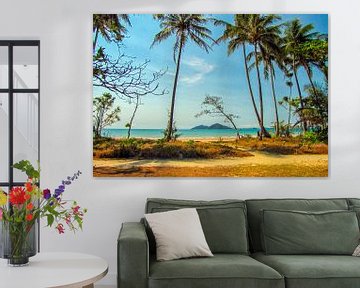 Tropischer Strand Queensland mit Blick auf Dunk Island, Australien von Rietje Bulthuis