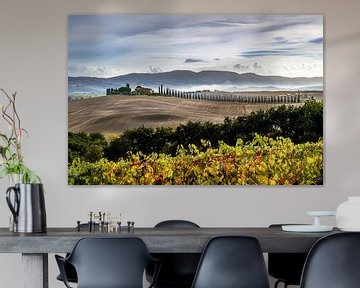 Toscaans landschap met cipressenpad van Voss Fine Art Fotografie