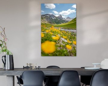 herrlicher blumiger Blick in den Lechtaler Alpen bei Zürs auf dem Weg zur Stuttgarter Hütte