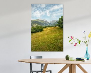 Blick auf die Berge von Uschba bei Mestia in Georgien von Leo Schindzielorz