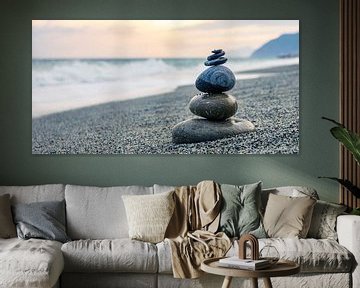 Pierres d'harmonie : Pile Feng Shui sur la plage italienne de Pebble Beach sur AVP Stock