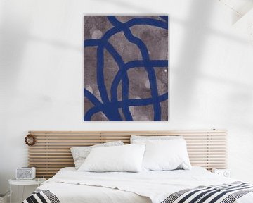 Art abstrait moderne en bleu royal sur gris chaud sur Dina Dankers