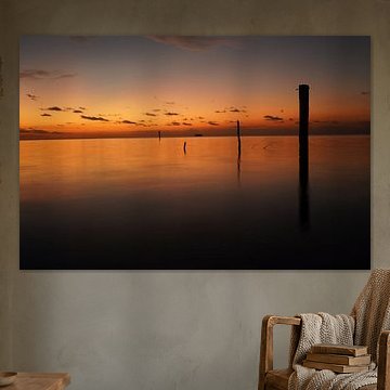 le silence de l'eau au soleil couchant