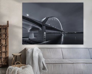De Oversteek - Nijmegen (Zwart-wit) van Tux Photography