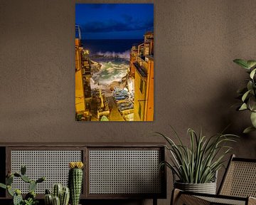 Kleine vissersbootjes in Riomaggiore, Cinque Terre, bij zonsopgang van Robert Ruidl