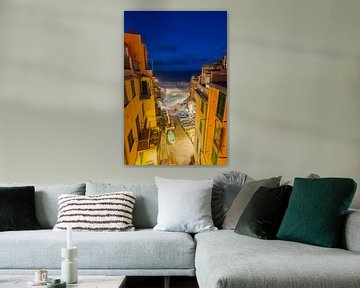 Petits bateaux de pêche à Riomaggiore, Cinque Terre, à l'aube sur Robert Ruidl