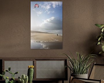 Kite surfer op het strand van Dirk van Egmond