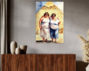 2 gezellige dames bij een piramide van De gezellige Dames