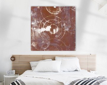 Moderne abstracte kunst. Organische vormen in roestbruin, grijs en wit. van Dina Dankers