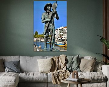 Standbeeld van Marnoto aan het kanaal in Aveiro, Portugal van insideportugal