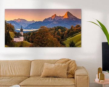 Herbst und Sonnenaufgang bei der Wallfahrtskirche Maria Gern von Henk Meijer Photography