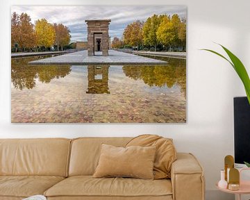 Ansicht des Tempels von Debod in Madrid (Spanien) im Herbst.