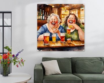 2 gezellige dames drinken bier in het café van De gezellige Dames