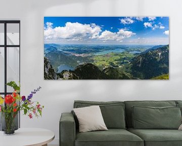 Panorama vanaf de Säuling, 2047m, van het merenlandschap bij Füssen van Walter G. Allgöwer