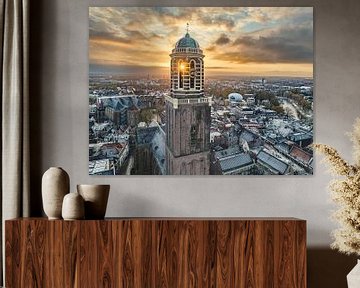 Zwolle Peperbus kerktoren tijdens een koude winter zonsopkomst