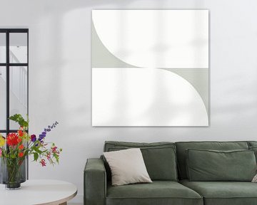 Moderne abstrakte geometrische Kunst in Salbeigrün und Off-White Nr. 2 von Dina Dankers