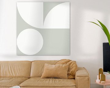 Moderne abstrakte geometrische Kunst in Salbeigrün und Off-White Nr. 4 von Dina Dankers