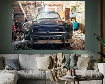 Verlaten plekken - klassieke auto in garage van Times of Impermanence