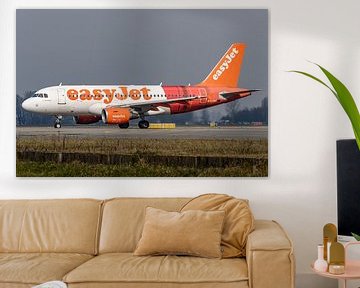 Taxiënde EasyJet Airbus A319 in Tartan livery. van Jaap van den Berg