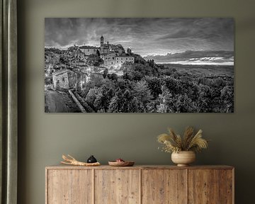 Montepulciano in het mooie avondlicht in zwart-wit van Manfred Voss, Zwart-Wit Fotografie