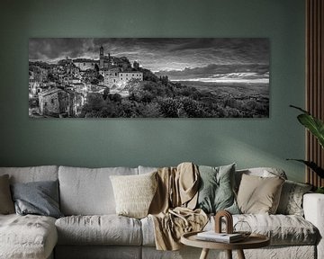 Montepulciano Panorama im Abendlicht in schwarz weiß von Manfred Voss, Schwarz-weiss Fotografie