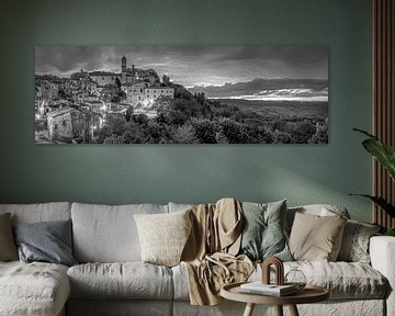 Montepulciano panorama in het avondlicht in zwart-wit van Manfred Voss, Zwart-Wit Fotografie