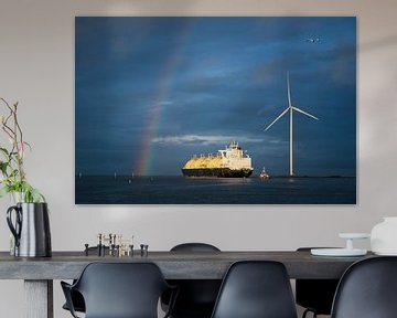 Tanker met regenboog en windmolen van Jan Georg Meijer
