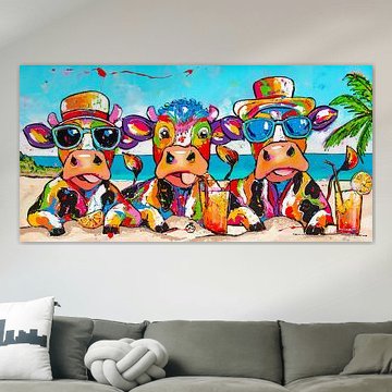 Cheerful cows with cocktails on the beach by Happy Paintings / Renata Rolefes