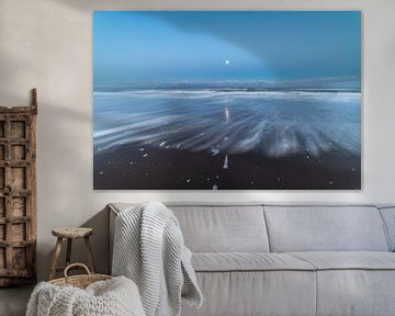 Volle maan in de ochtend op het strand van Noordwijk van Yanuschka Fotografie | Noordwijk