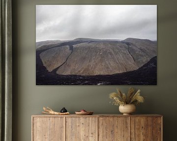 Vulkan Fagradalsfjall mit erstarrter Lava in Island | Reisefotografie von Kelsey van den Bosch