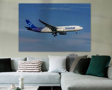 Landung des Air Transat Airbus A330-200. von Jaap van den Berg