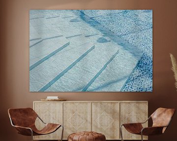 Blauwe mozaïek tegels in een zwembad van Photolovers reisfotografie