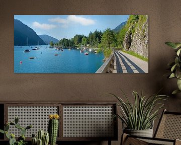 vue sur le camping lake achensee avec bateaux à voile, tirol sur SusaZoom