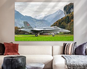 McDonnell Douglas F/A-18 straaljager in de Zwitserse Alpen van KC Photography