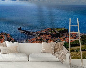 Madeira - Vissersdorp Camara de Lobos vanaf Miradouro de Torre met blauwe oceaan en huizen van adventure-photos