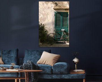 Fiets en groene deur in Toscane | Italië fotoprint reisfotografie van HelloHappylife