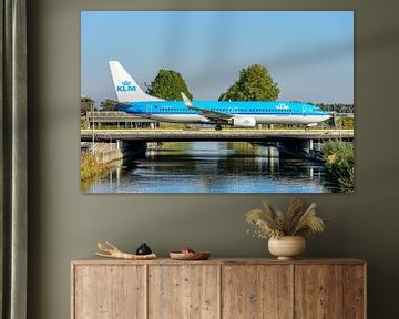 KLM Boeing 737-800 met de naam Gierzwaluw.