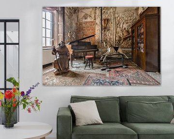 wapenkamer in verlaten kasteel van Ivana Luijten