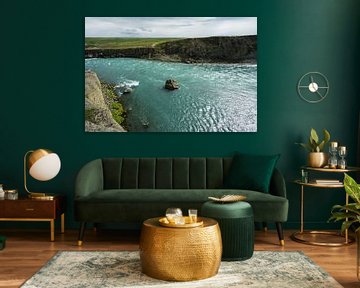 IJsland - Kristalheldere rivier van waterval godafoss bij zonneschijn van adventure-photos