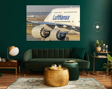 Close-up Lufthansa Boeing 747-8.