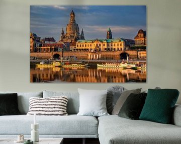 Panorama bij zonsopgang over de Elbe naar de Frauenkirche, Dresden van Walter G. Allgöwer