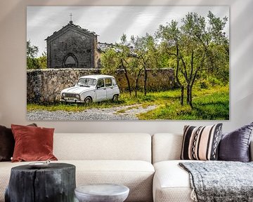 Renault 4 in Kloostertuin, Sant'Anna in Camprena, Toscane, Italië. van Jaap Bosma Fotografie