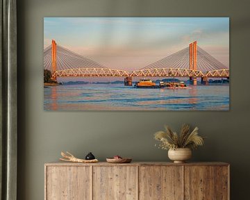 Panorama: Schiff auf der Waal