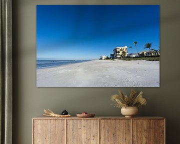 USA, Florida, Endless coast of barefoot beach with some houses by adventure-photos