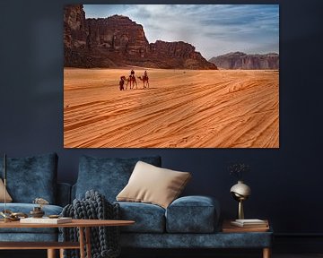 Kamelen in de Wadi Rum woestijn van Götz Gringmuth-Dallmer Photography