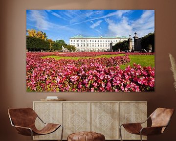 Magie van roze bloemen in Mirabell Gardens van Christa Kramer