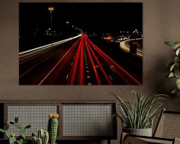 Redline (snelweg in de nacht) van Clicks&Captures by Tim Loos